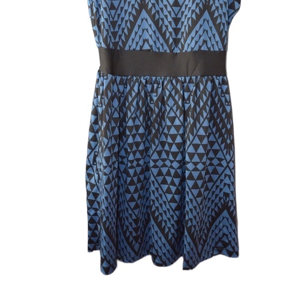 Blue and Black pattern dress - Picture 3 of 3
